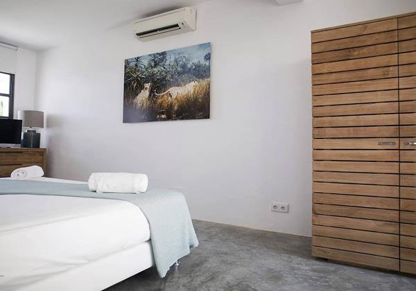 Can Salvador Ibiza 33 Min