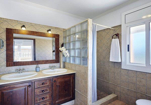 Villa Yellow Ibiza 26 Min