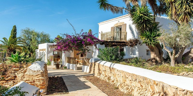 Can Amphorae Ibiza 8 Min