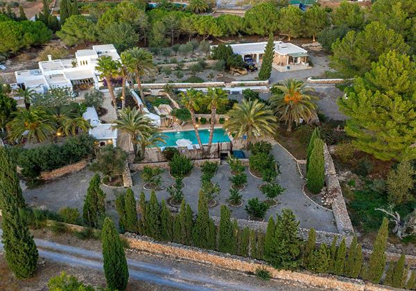 Can Amphorae Ibiza 24 Min