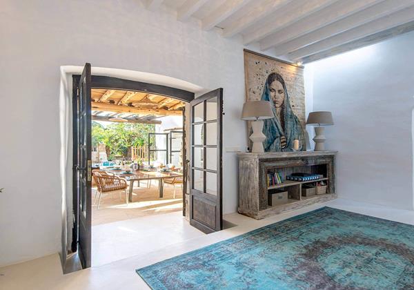 Can Amphorae Ibiza 35 Min