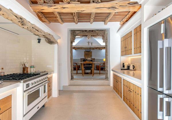 Can Amphorae Ibiza 46 Min