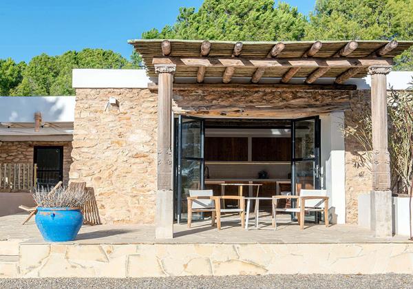 Can Amphorae Ibiza 68 Min