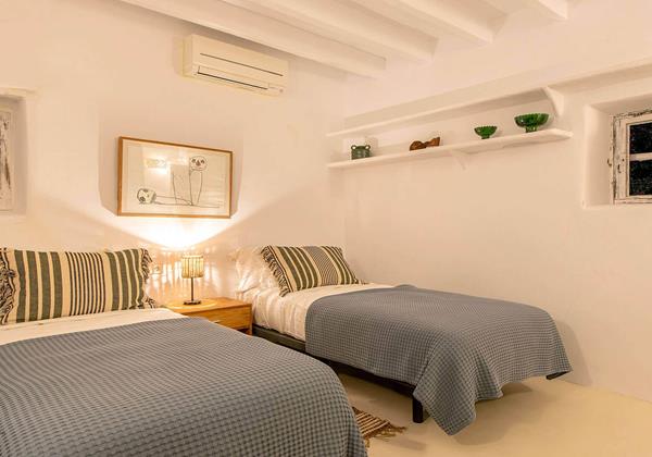 Can Amphorae Ibiza 75 Min