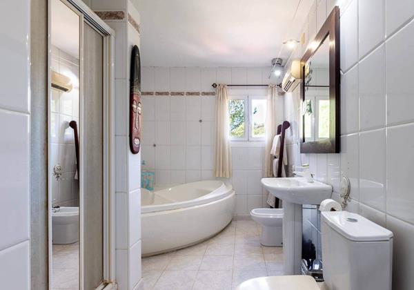 Cerca Santa Eulalia 25