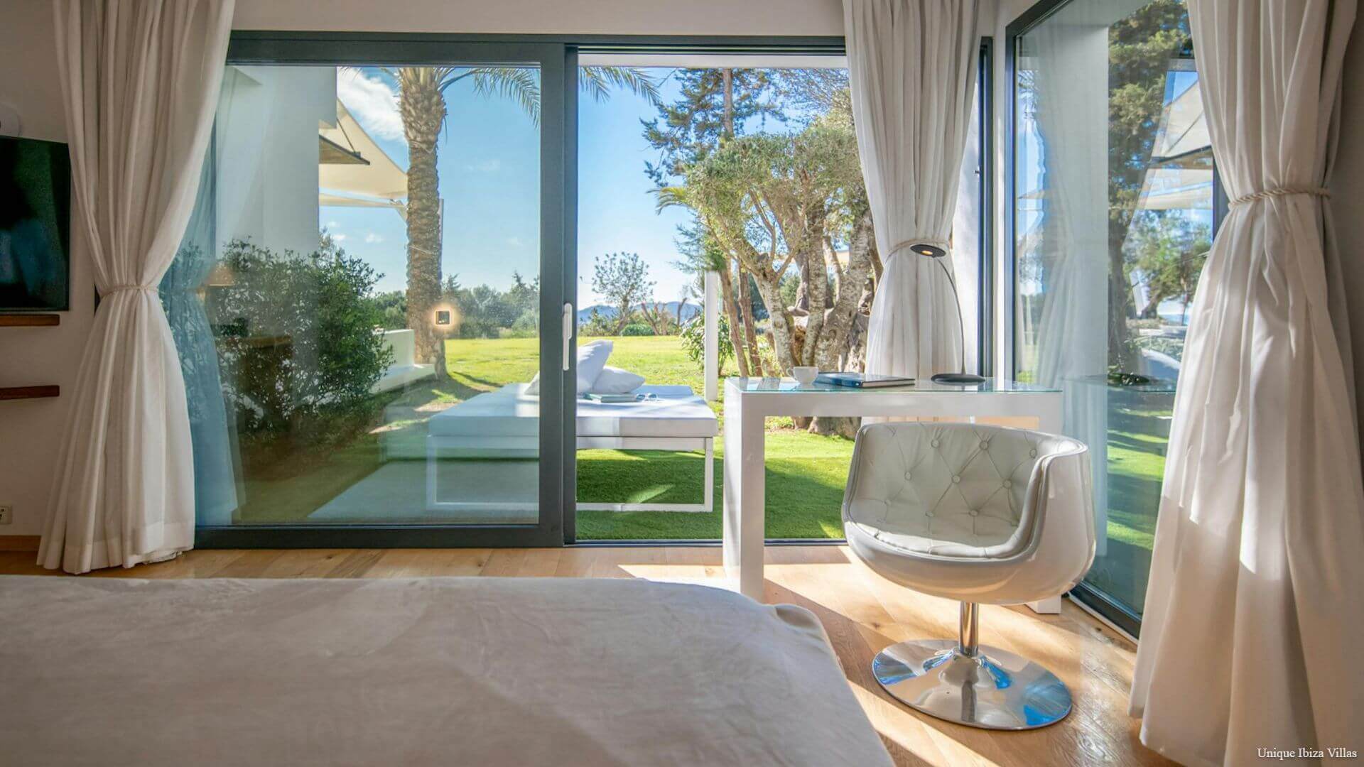  - VILLA OASIS - 5 Bedrooms - Near Ibiza Town & Salinas beach