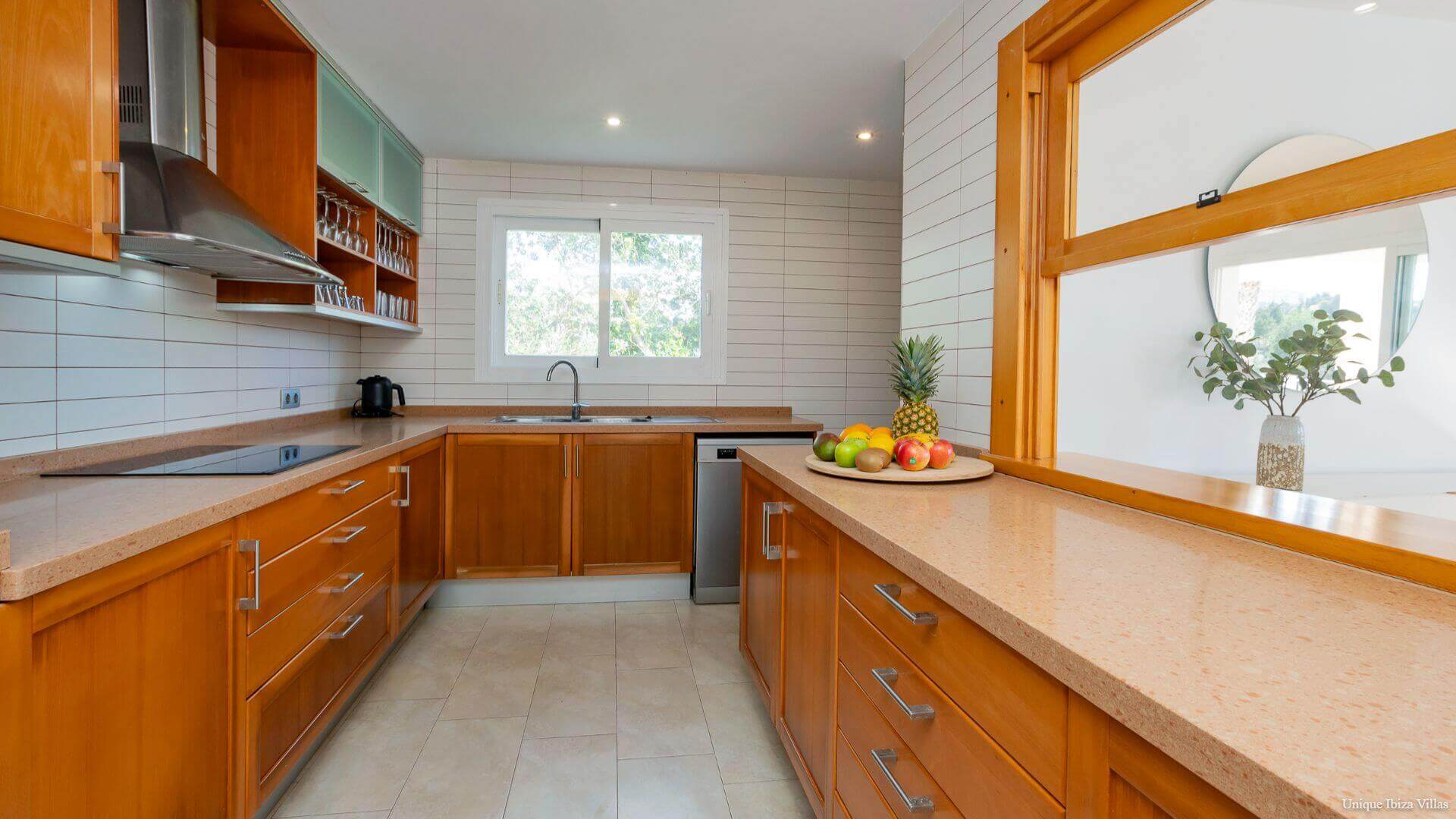  - VILLA STYLE - 5 Bedrooms - San Rafael