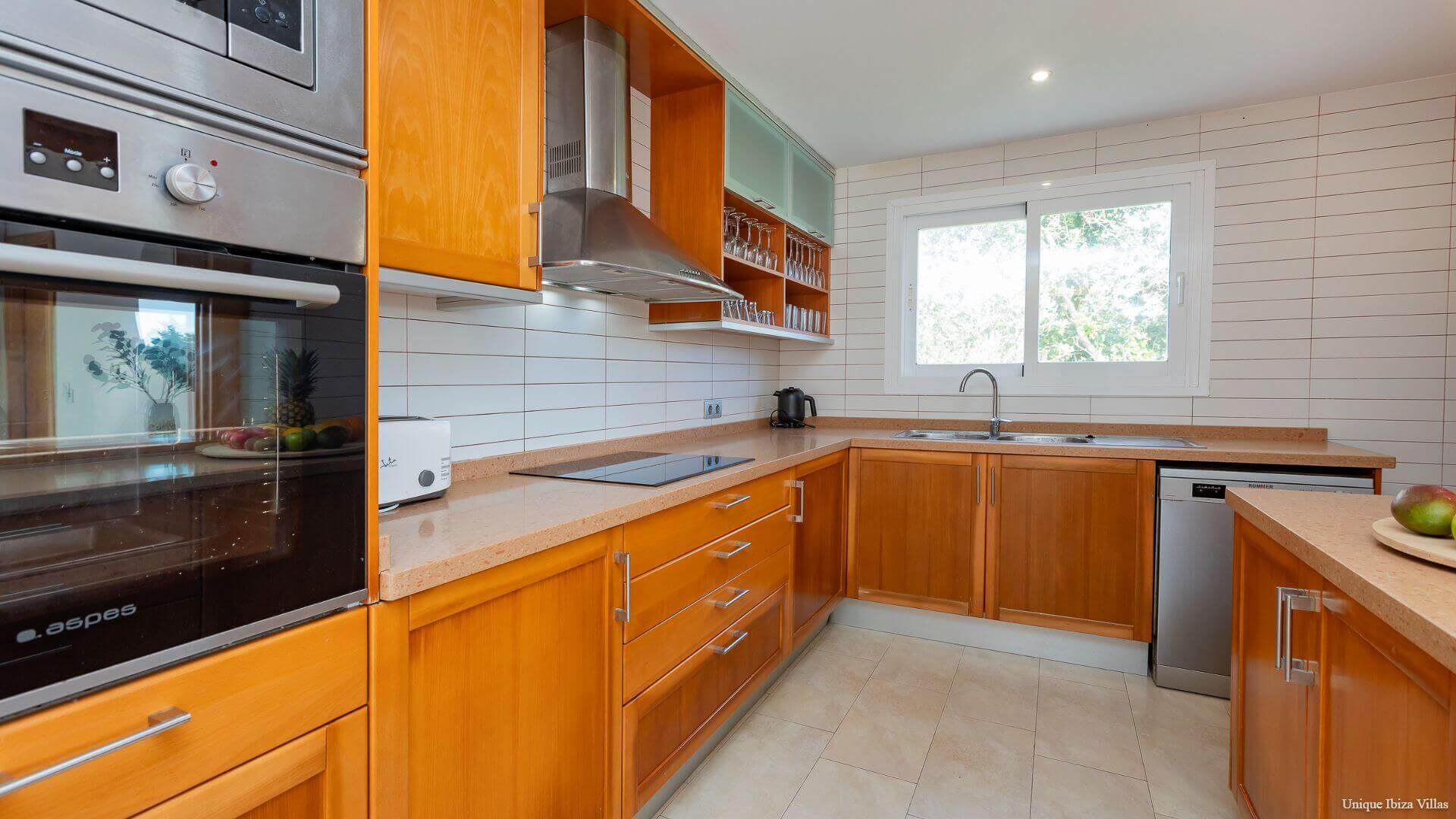  - VILLA STYLE - 5 Bedrooms - San Rafael