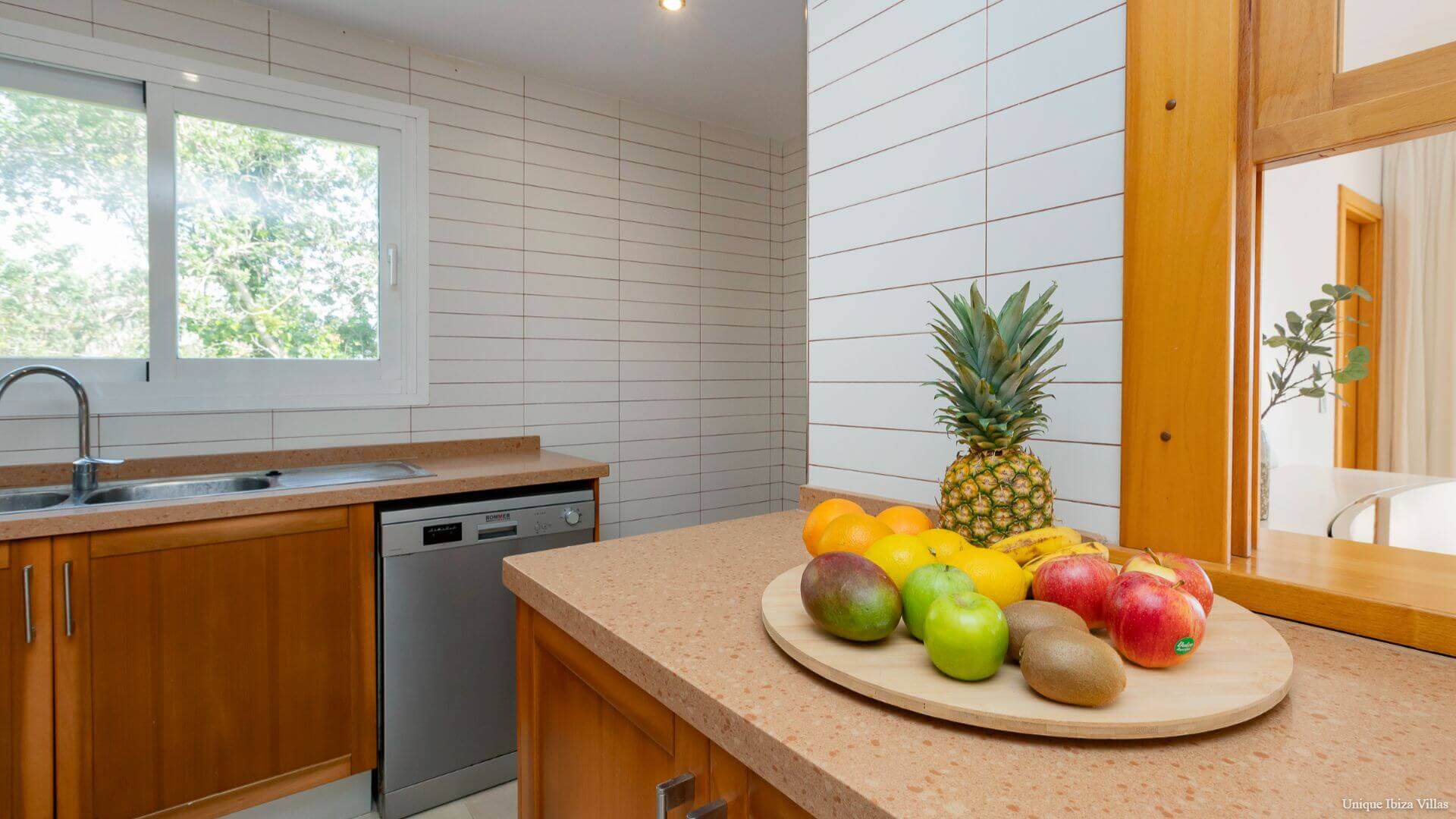  - VILLA STYLE - 5 Bedrooms - San Rafael