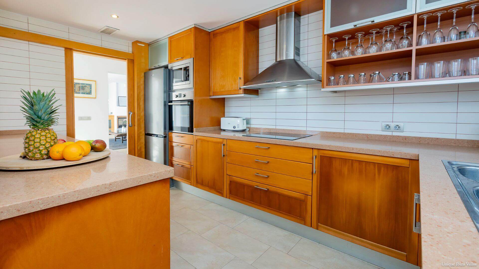  - VILLA STYLE - 5 Bedrooms - San Rafael