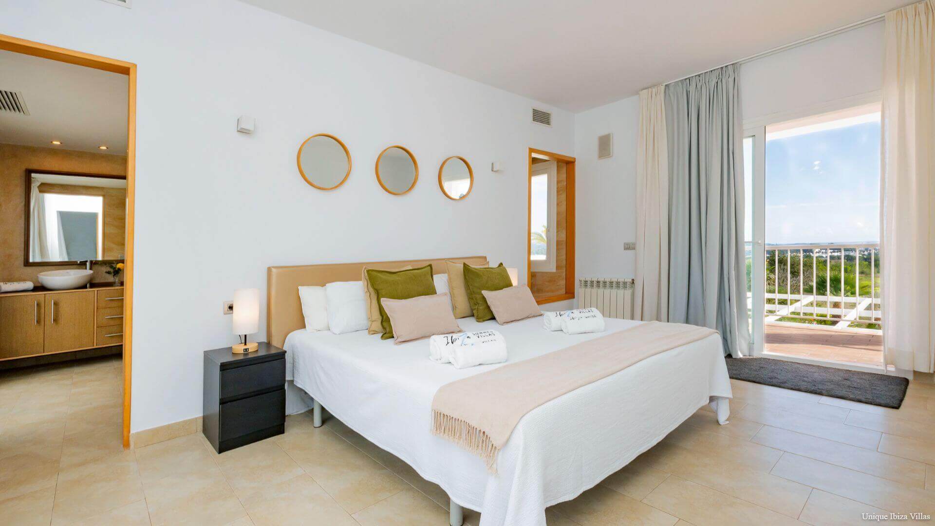  - VILLA STYLE - 5 Bedrooms - San Rafael