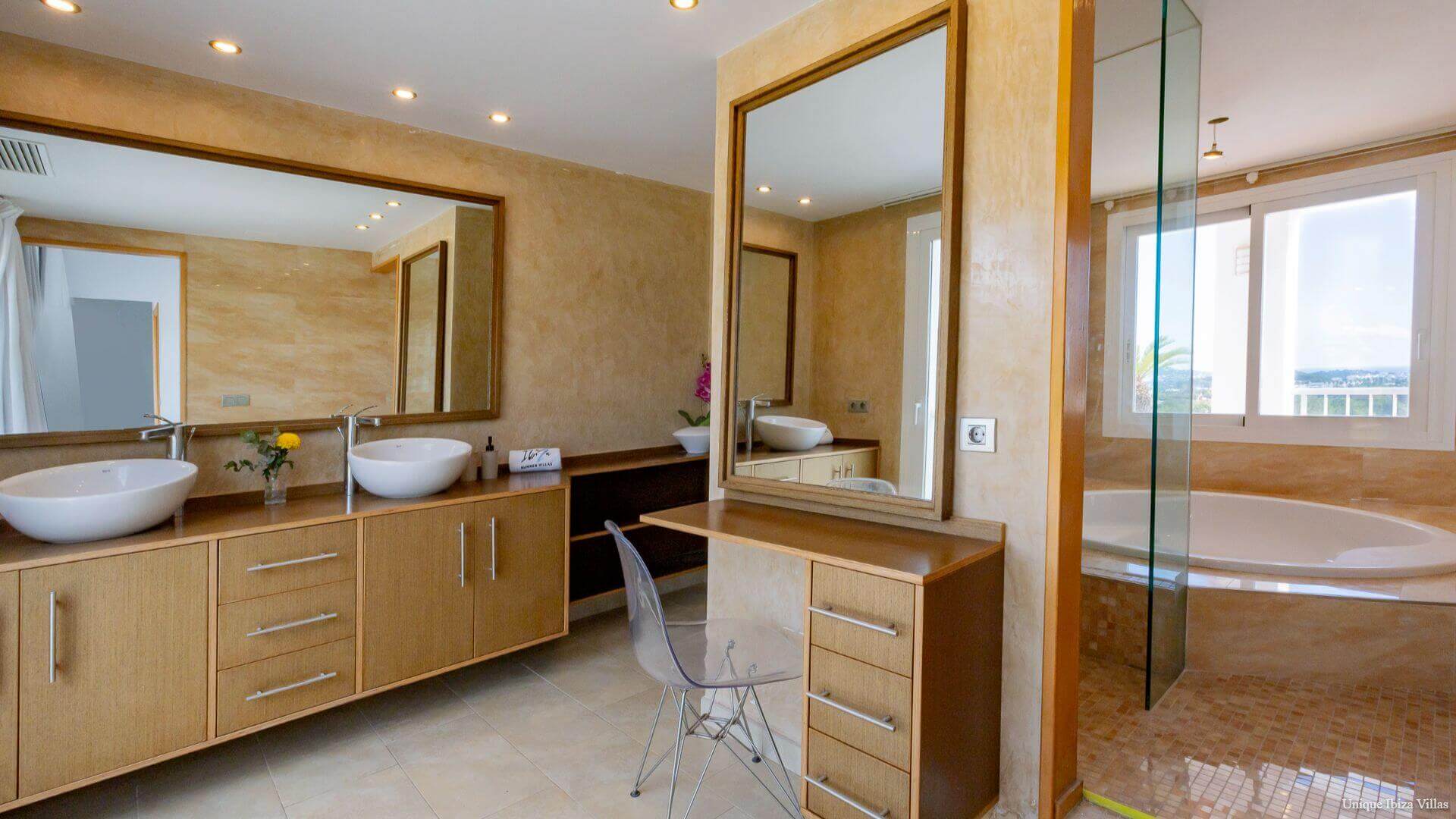  - VILLA STYLE - 5 Bedrooms - San Rafael