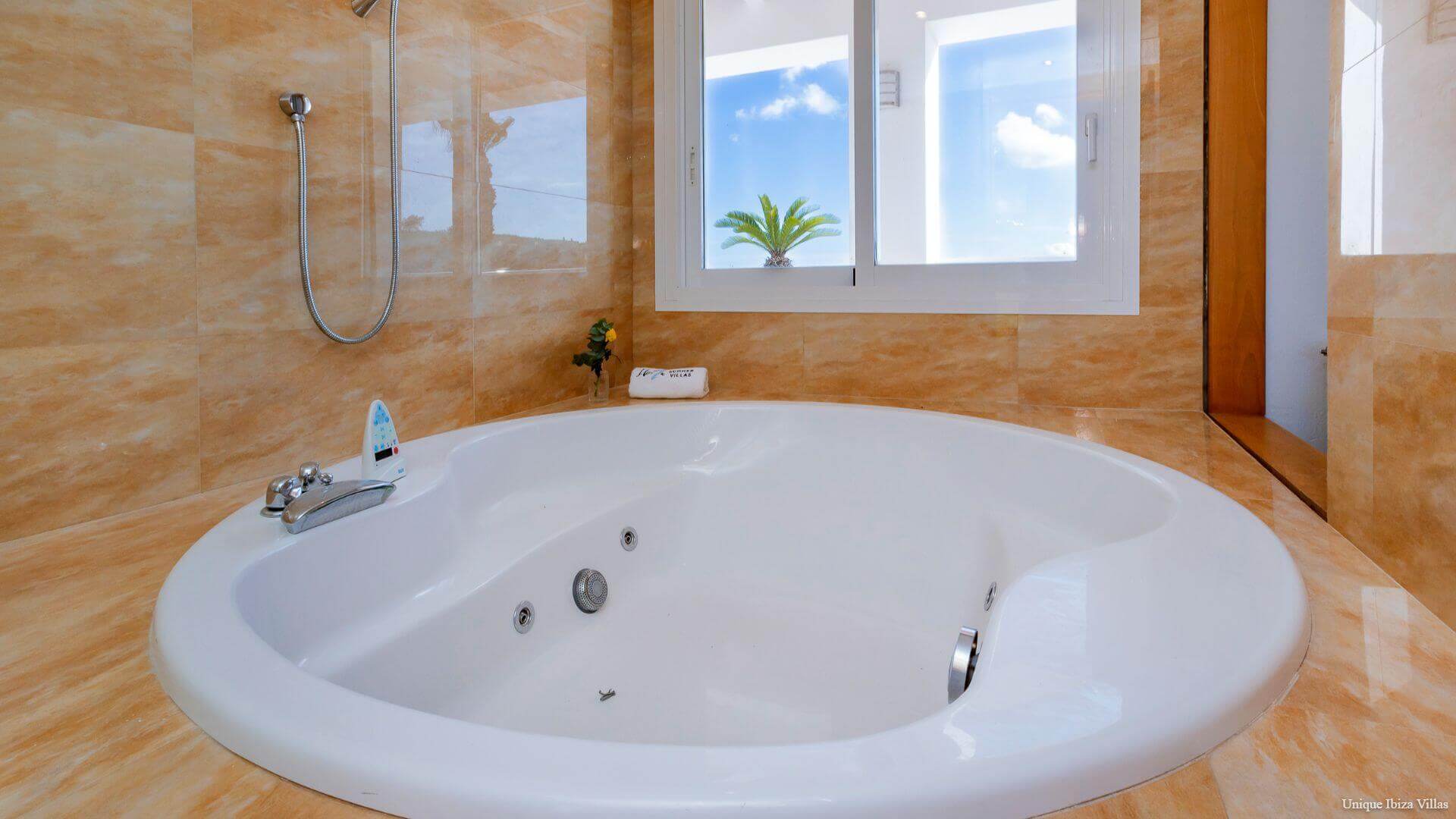  - VILLA STYLE - 5 Bedrooms - San Rafael