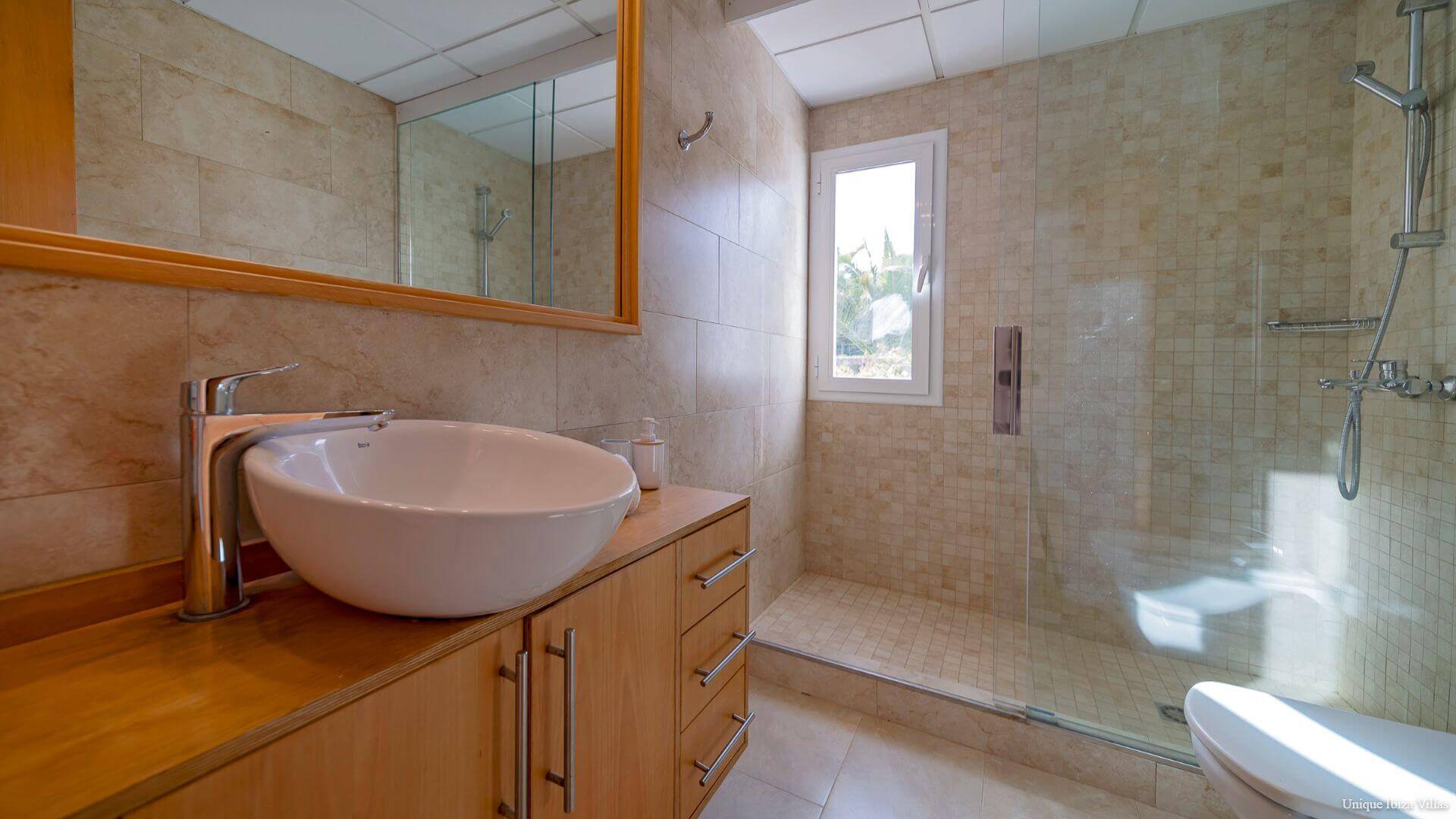  - VILLA STYLE - 5 Bedrooms - San Rafael