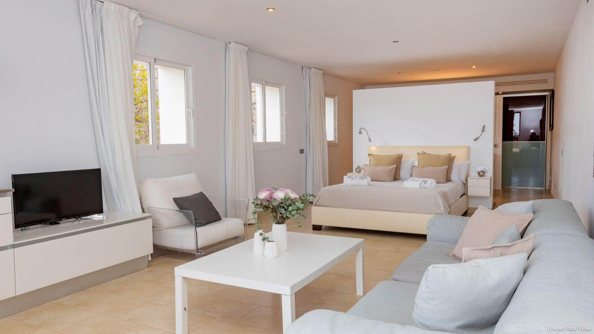  - VILLA STYLE - 5 Bedrooms - San Rafael