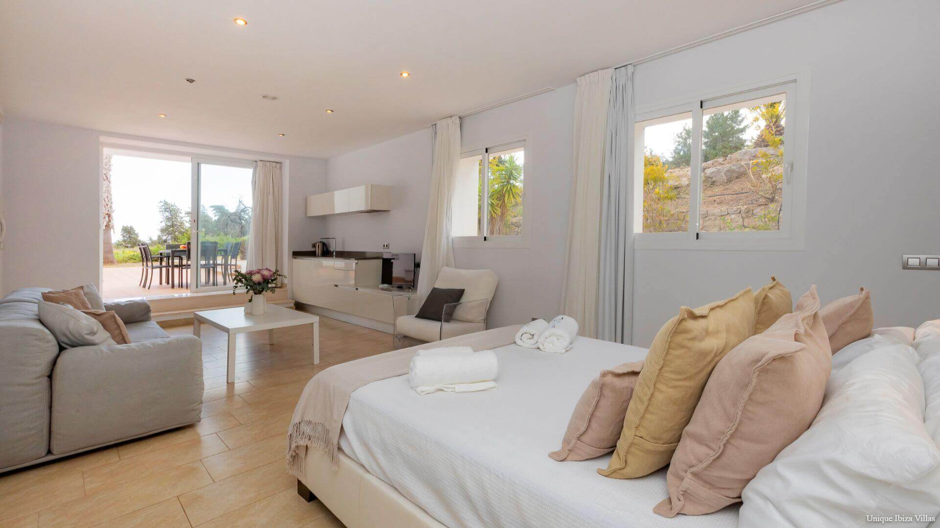  - VILLA STYLE - 5 Bedrooms - San Rafael