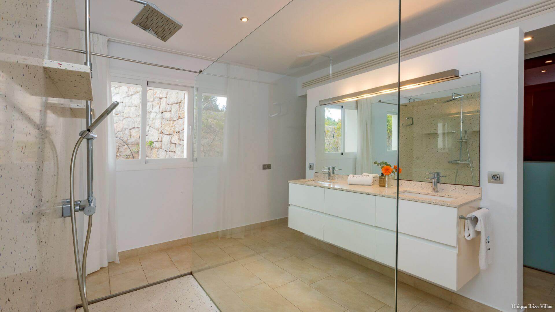  - VILLA STYLE - 5 Bedrooms - San Rafael