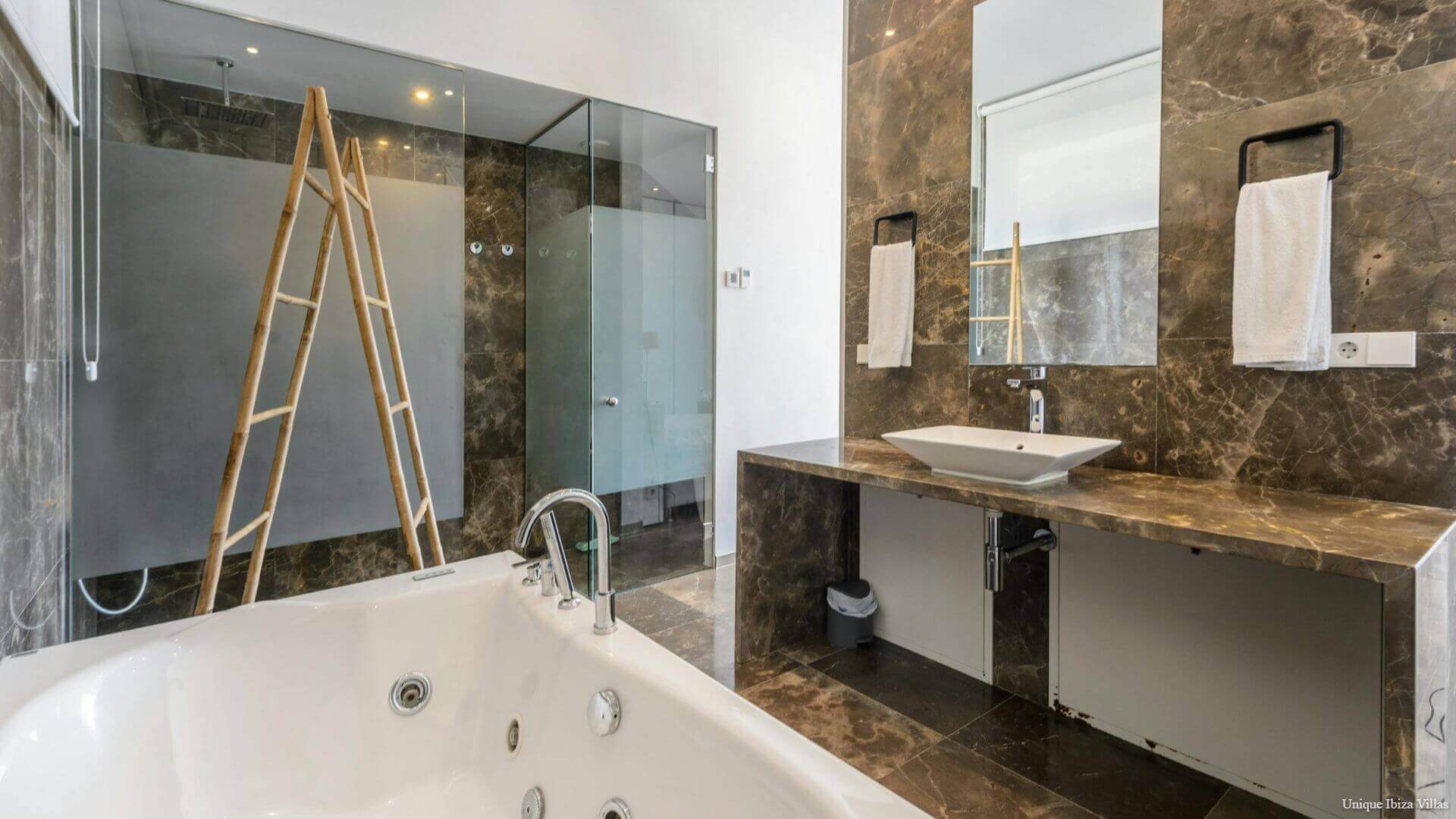  - Villa Minimsl - Roca Llisa