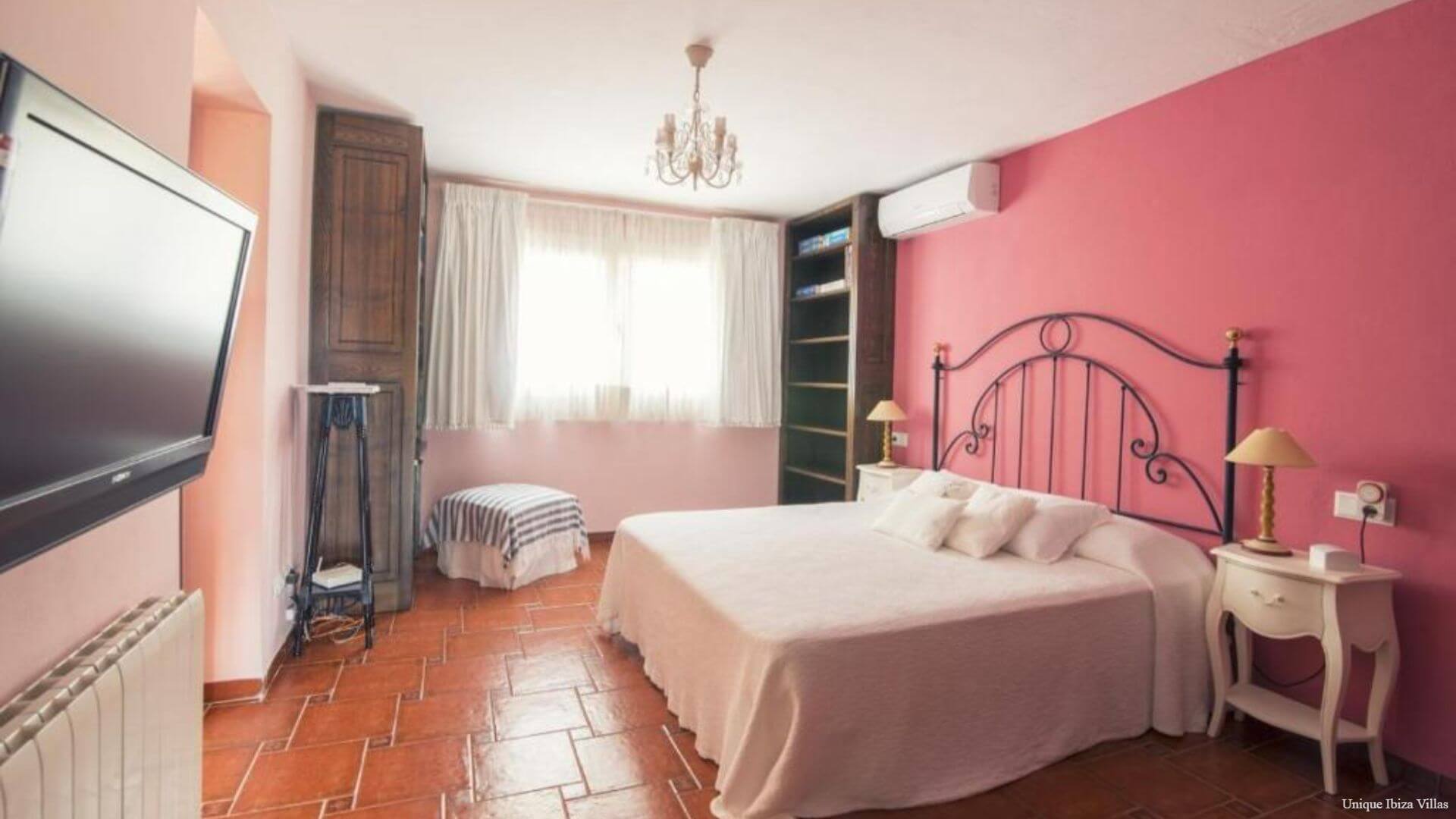 VILLA LUCIA  (Es Torrent - Near Cala Jondal, Porroig & Es Cubells)