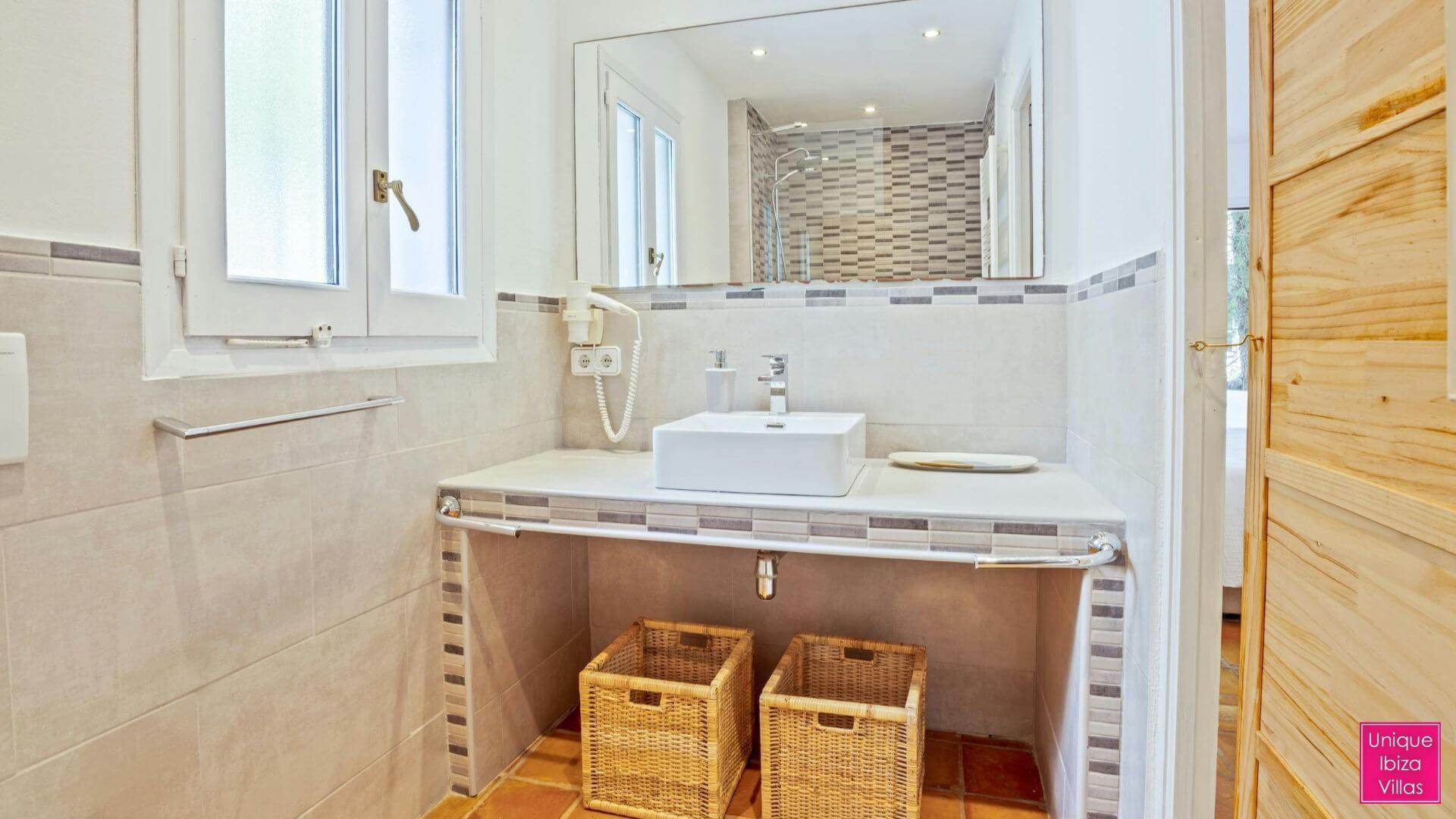  CAN DESTINO DELUXE - 6 Bedrooms - Roca Llisa 